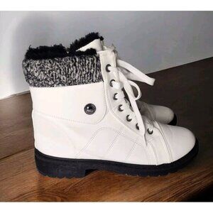 Women's White Ankle Boots with Black Sole Size 8.5.22 E G